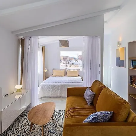 Luxury Penthouse, Sea Views, 50m From The Beach! 아파트 푸엔히롤라