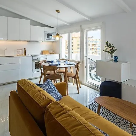 Luxury Penthouse, Sea Views, 50m From The Beach! 아파트