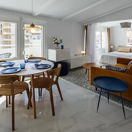 Luxury Penthouse, Sea Views, 50m From The Beach! *