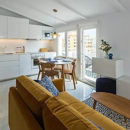 Luxury Penthouse, Sea Views, 50m From The Beach! Apartment