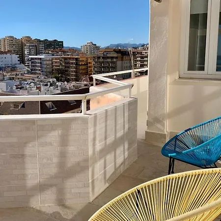 Luxury Penthouse, Sea Views, 50m From The Beach!